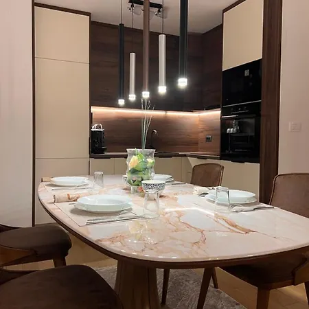 River Walk Sarajevo, Lux