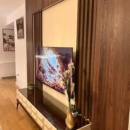 River Walk Sarajevo, Lux سراييفو